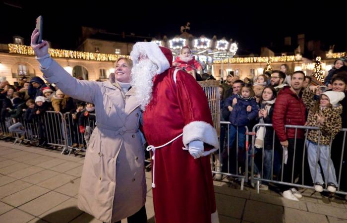 DIJON: Der Weihnachtsmann kommt vor 4.000 Menschen vom Turm Philippe le Bon herunter