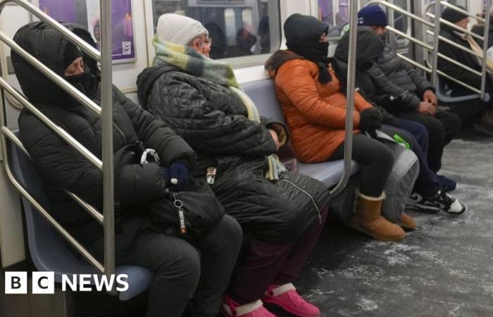 Wetter und Verspätungen am Flughafen stören die Weihnachtsreisen der Amerikaner