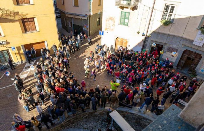 Teglio: Schulen auf dem Platz und die Höhle des Grinch