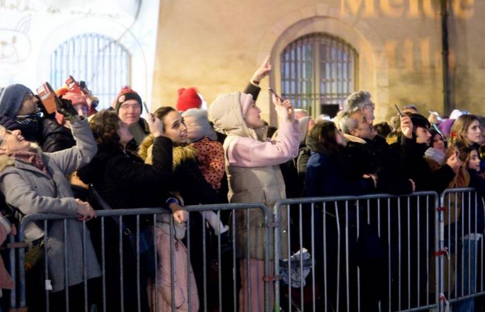 DIJON: Der Weihnachtsmann kommt vor 4.000 Menschen vom Turm Philippe le Bon herunter