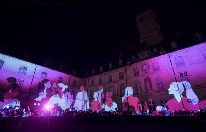 DIJON: Der Weihnachtsmann kommt vor 4.000 Menschen vom Turm Philippe le Bon herunter