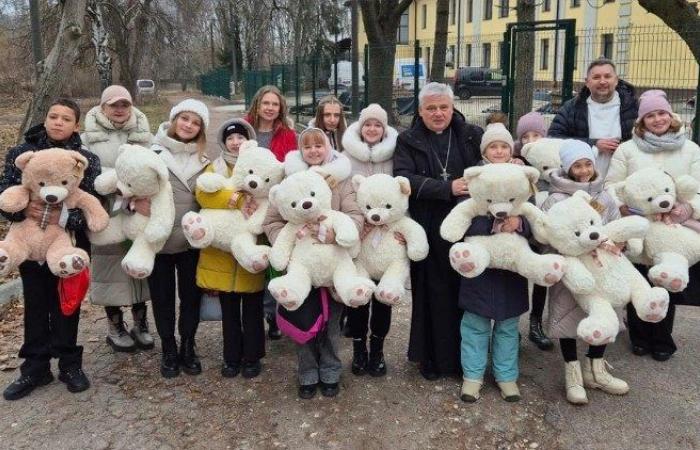 In der vom Krieg zerrissenen Ukraine feiert Kardinal Krajewski die Weihnachtsmesse