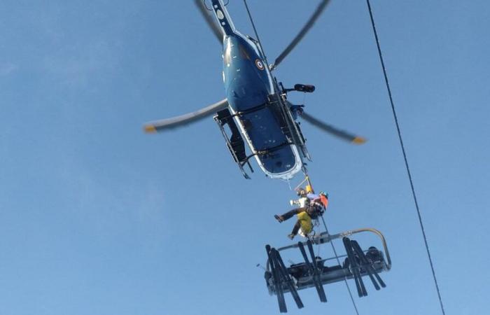 Bei SuperDévoluy fällt ein Sessellift aus, 240 Skifahrer werden per Hubschrauber evakuiert