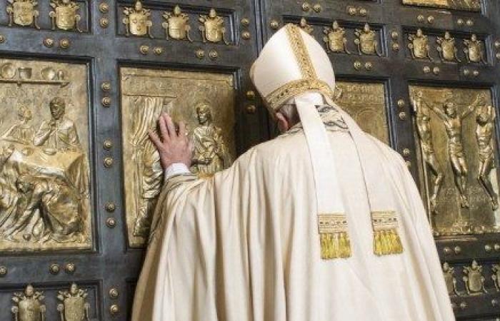 Der Papst: Die Heilige Pforte, die sich zu Weihnachten öffnet, lädt uns ein, einen Durchgang zu machen