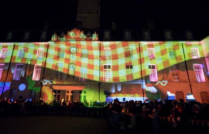 DIJON: Der Weihnachtsmann kommt vor 4.000 Menschen vom Turm Philippe le Bon herunter