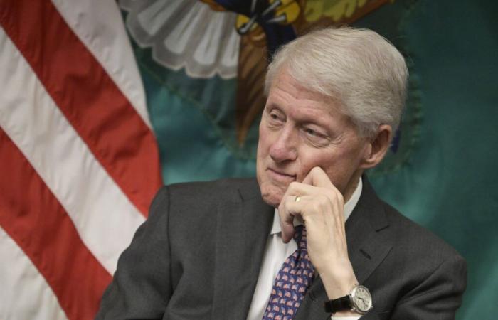 Der frühere Präsident Bill Clinton wurde mit Fieber ins Krankenhaus in Washington eingeliefert