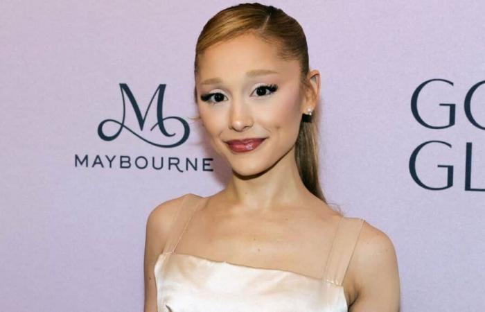 Ariana Grande verteilt Weihnachtsgeschenke an Kinder in Krankenhäusern in Manchester