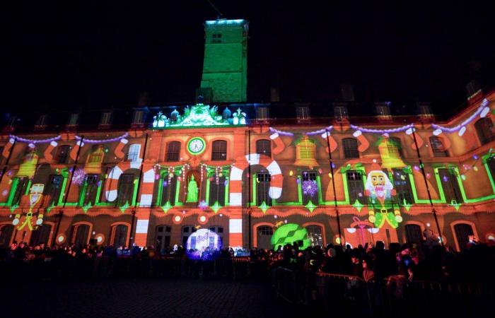 DIJON: Der Weihnachtsmann kommt vor 4.000 Menschen vom Turm Philippe le Bon herunter