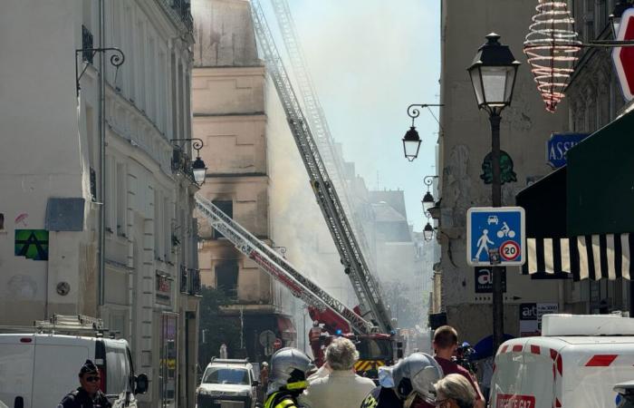 Brand vor dem Bahnhof Saint-Lazare: Ein zerstörtes Gebäude in Paris 8. Vermeiden Sie die Gegend!