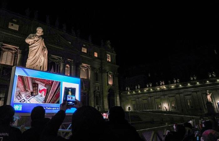 Papst Franziskus feiert Weihnachten und eröffnet das Jubiläum 2025, das „Heilige Jahr“, in Rom