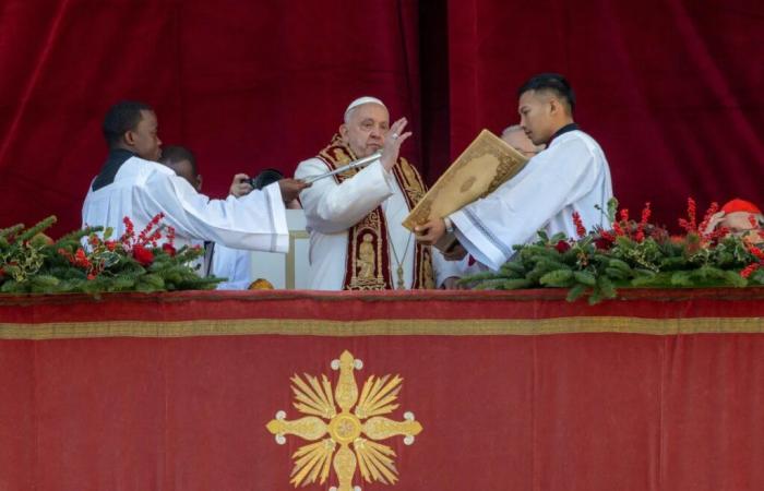 Papst Franziskus, der Friedensappell zum Jubiläum. „Geht durch die Heilige Pforte, bringt die Waffen zum Schweigen“