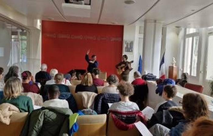 Die Vallonés bringen Jung und Alt in Marseille zusammen, um Weihnachten zu singen