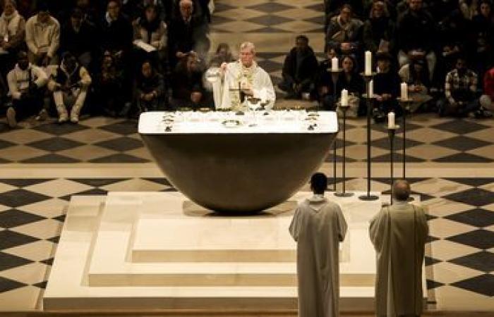 IN BILDERN. Tausende Menschen versammelten sich in Notre-Dame de Paris zu den ersten Weihnachtsmessen seit der Wiedereröffnung der Kathedrale