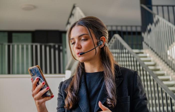 Dank künstlicher Intelligenz können Sie mit diesem neuen Headset in Zügen und Flugzeugen telefonieren, ohne Ihren Nachbarn zu stören