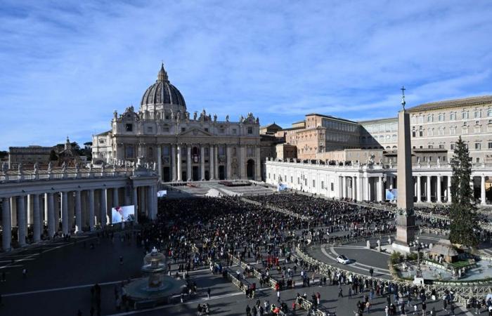 Urbi et orbi | Zu Weihnachten startet der Papst einen Friedensappell und fordert, „die Waffen zum Schweigen zu bringen“