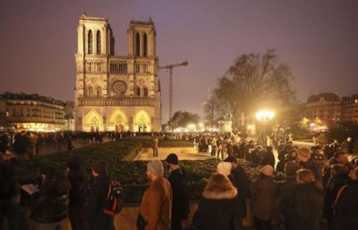 IN BILDERN. Tausende Menschen versammelten sich in Notre-Dame de Paris zu den ersten Weihnachtsmessen seit der Wiedereröffnung der Kathedrale