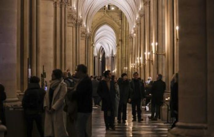 IN BILDERN. Tausende Menschen versammelten sich in Notre-Dame de Paris zu den ersten Weihnachtsmessen seit der Wiedereröffnung der Kathedrale