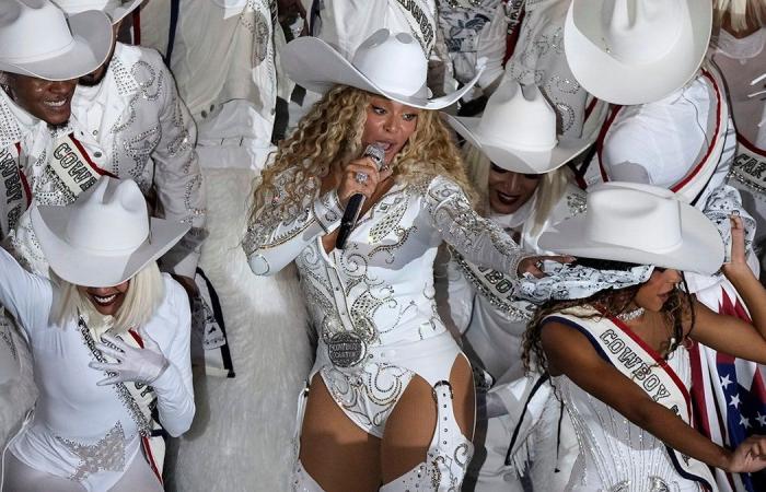 Beyoncés Finger-Pistolen-Geste während der NFL-Halbzeitshow löst bei Fans Witze aus