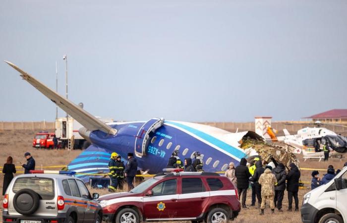 Die E190 von Aserbaidschan Airlines stürzt in Kasachstan ab