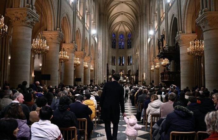 Die Gläubigen strömen zu den ersten öffentlichen Weihnachtsmessen seit der Wiedereröffnung nach Notre-Dame