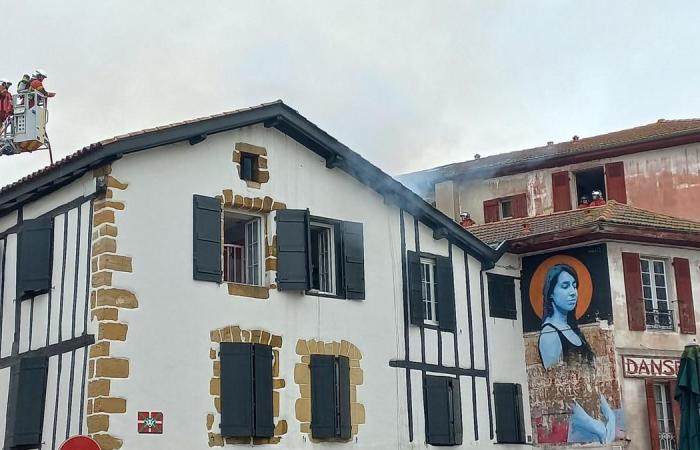 Ein Feuer zerstört einen Boden und das Dach des Hotel-Restaurants Le Monte Carlo in Bayonne