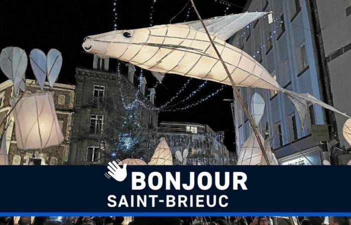 Théos Wanderung, die Kinder auf den Booten und das Nachdenken über die Laternen: Frohe Weihnachten Saint-Brieuc!