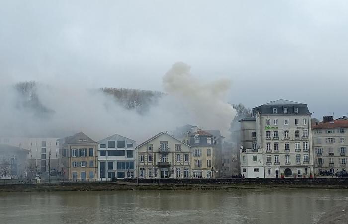 Ein Feuer zerstört einen Boden und das Dach des Hotel-Restaurants Le Monte Carlo in Bayonne