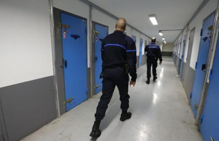 Nanterre: Gefängniswärter verweigern ihnen Zigaretten, zwei Häftlinge zünden ihre Matratzen an