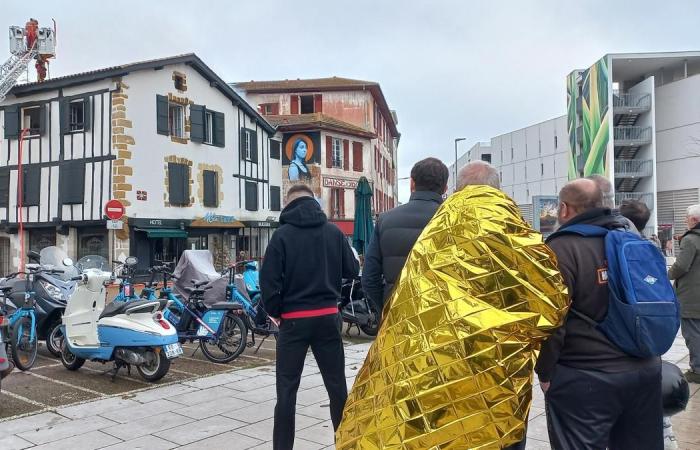 Ein Feuer zerstört einen Boden und das Dach des Hotel-Restaurants Le Monte Carlo in Bayonne