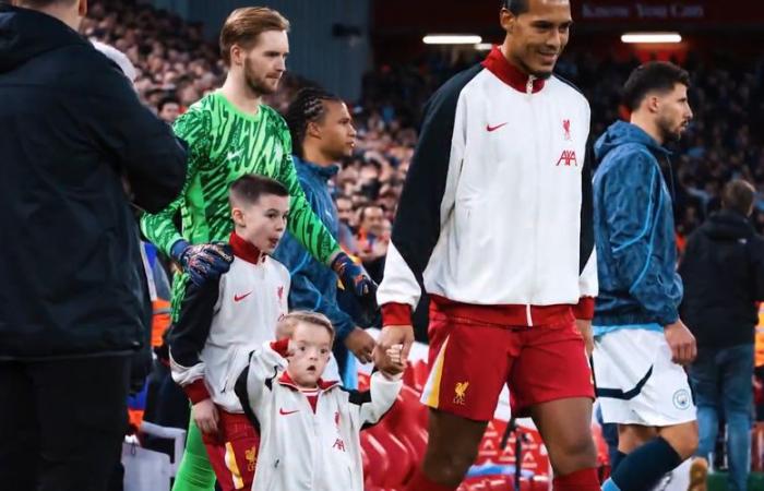 VIDEO. Fußball: „Es ist ein Wunder!“ Das großartige Geschenk des Liverpooler Clubs an diesen jungen Fan, der an einer seltenen genetischen Krankheit leidet