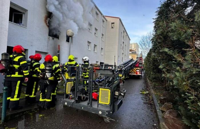 4 Personen wurden in die Notaufnahme evakuiert