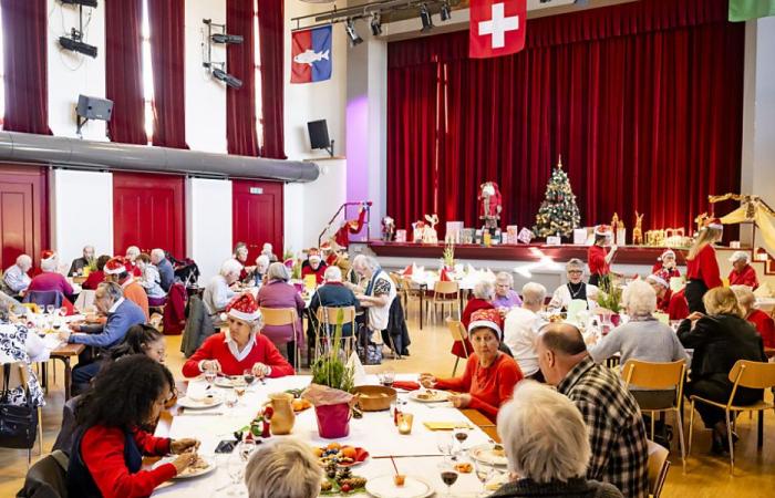 Nyon (VD): Rund fünfzig Senioren versammelten sich, um Weihnachten zu feiern