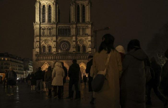 IN BILDERN. Tausende Menschen versammelten sich in Notre-Dame de Paris zu den ersten Weihnachtsmessen seit der Wiedereröffnung der Kathedrale