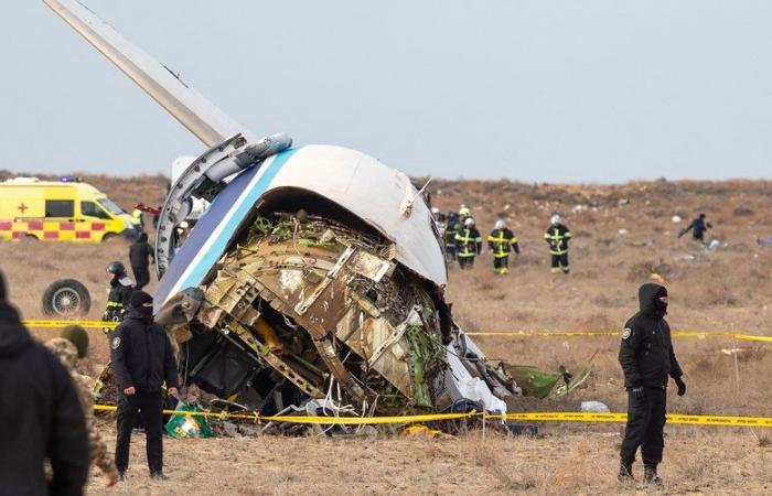 Absturz eines Flugzeugs der Azerbaidschanischen Fluggesellschaft: „Sie waren voller Blut und weinten“… Zeugen und Überlebende berichten von der Horrorszene