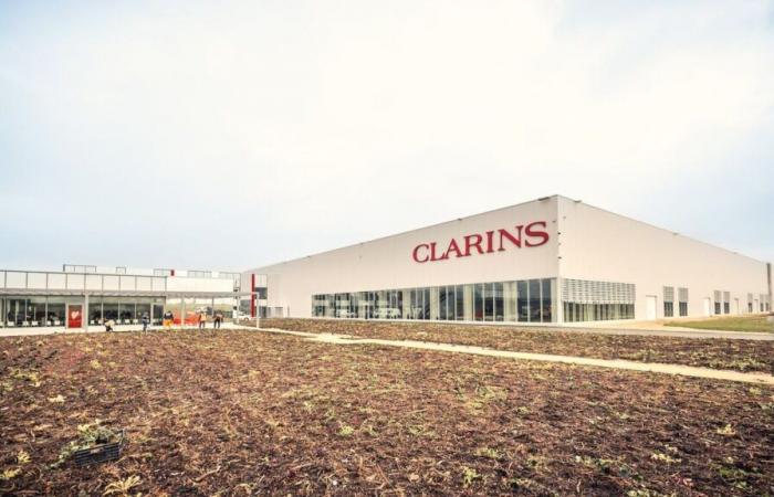 Clarins nahm die Produktion in seiner neuen Fabrik in der Nähe von Troyes auf und schuf letztendlich 300 Arbeitsplätze