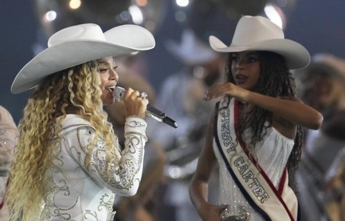 Blue Ivy begleitet Beyoncé zum Mutter-Tochter-Moment bei ihrem legendären Weihnachtskonzert in Texas