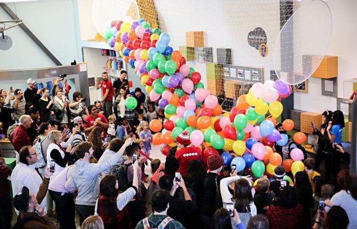 Den Ball frühzeitig aufgeben mit kinderfreundlichem Silvesterspaß: Silvesterfeiern bei Tageslicht machen die Planung eines familienfreundlichen neuen Jahres zum Kinderspiel – Kunst