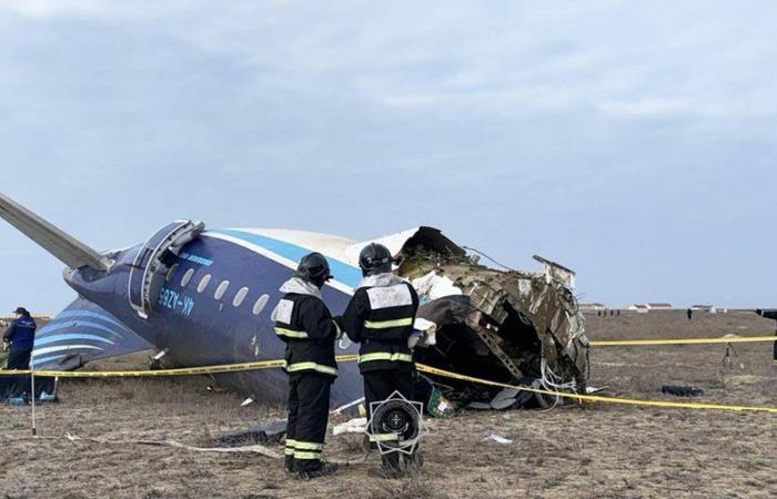 Flugzeugabsturz von Aserbaidschan Airlines in Kasachstan: Könnte das Flugzeug versehentlich von der russischen Luftabwehr abgeschossen worden sein?