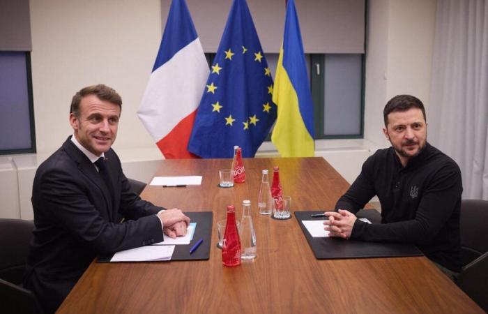 Verhandelt Frankreich mit Russland über Frieden, ohne die Ukraine, wie Moskau behauptet?