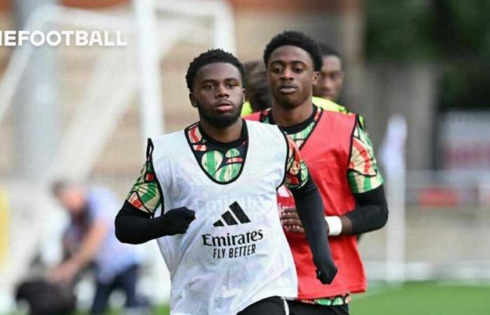 8 Spieler der Arsenal-Akademie nehmen vor dem Aufeinandertreffen in Ipswich Town am Seniorentraining teil