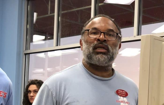 „Cosby Show“-Darsteller Geoffrey Owens „kämpft“ immer noch darum, über die Runden zu kommen, nachdem er den Auftritt von Trader Joe wegen „Angriff auf meine Privatsphäre“ aufgegeben hat