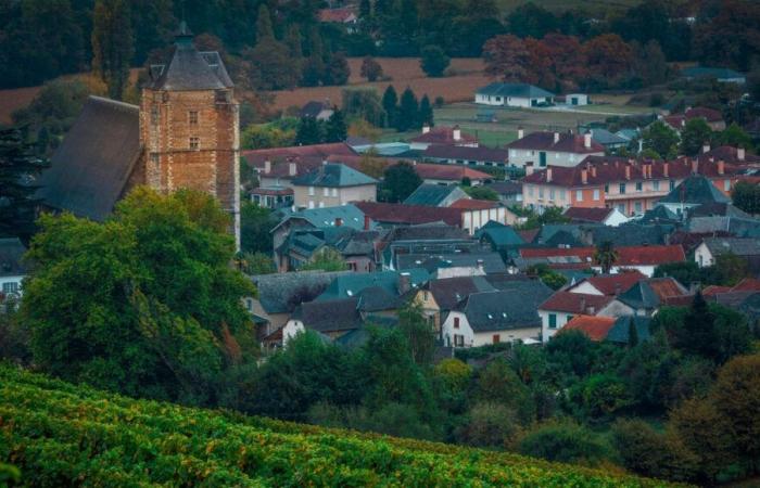 „Uns fehlen die Worte“: Monein steht unter Schock nach dem Tod eines Teenagers aus dem Dorf bei einem Busunfall