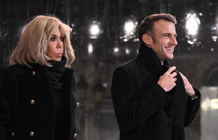 Emmanuel und Brigitte Macron kuscheln: Diese Fotoserie sorgt für Aufsehen