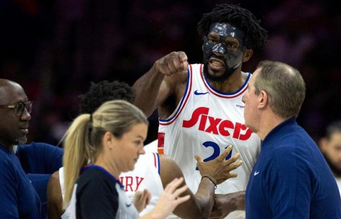 Philadelphia-Pivot Joel Embiid wurde wegen „obszöner Geste“ mit einer Geldstrafe von 75.000 US-Dollar belegt