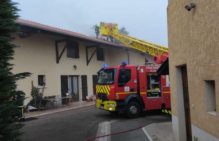 Ausgehend vom Heizraum breitet sich das Feuer bis zum Dach aus