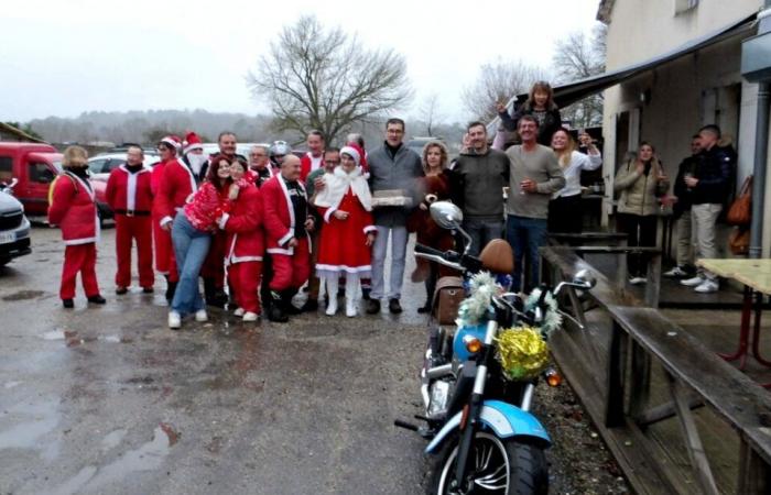 Biker-Weihnachtsmänner reisten im Regen durch Lot-et-Garonne, um Geschenke zu verteilen