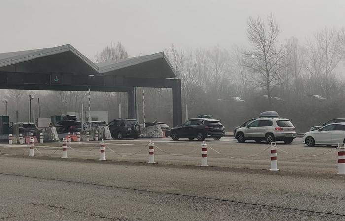 Dutzende Kilometer Stau in Savoyen, große Verkehrsschwierigkeiten auch in Isère