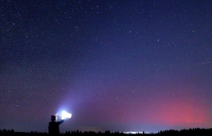 Habe geschworen. Er fotografierte das Nordlicht am 1. Januar um 00:01 Uhr.