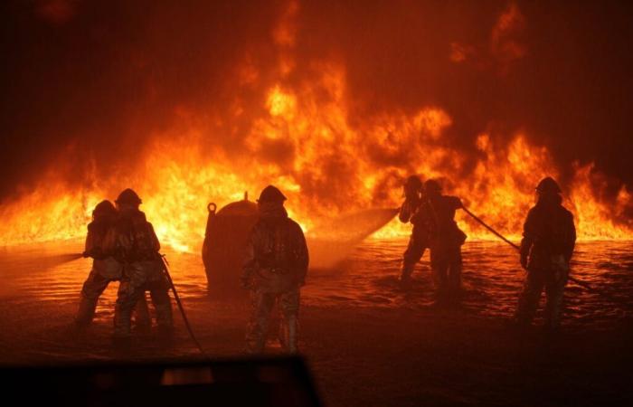 Nach Angaben des Innenministeriums gab es in Frankreich 984 verbrannte Fahrzeuge und 420 Festnahmen