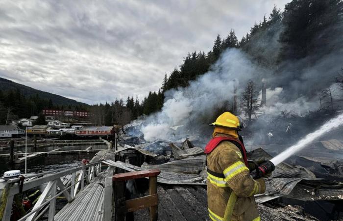 Vancouver Island | Feuer zerstört Promenade von Telegraph Cove